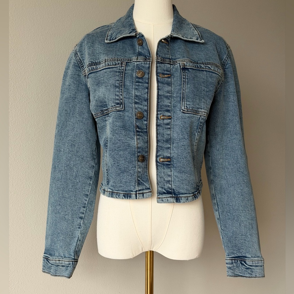 Hudson Cropped Light Wash Denim Trucker Jacket - S (2-4) - Picture 3 of 15